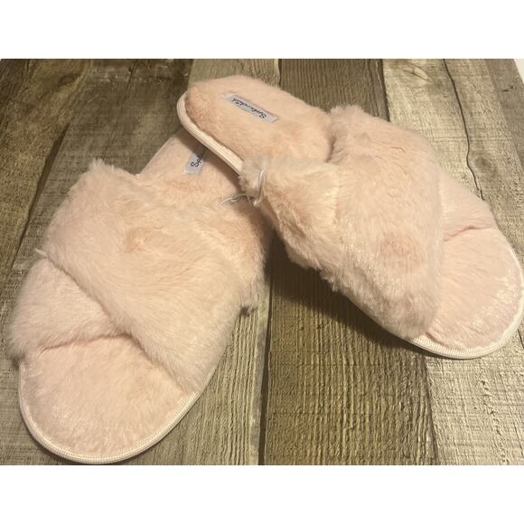 Splendid Fuzzy Faux Fur Crisscross Slippers Pink Size S/M - Picture 1 of 5